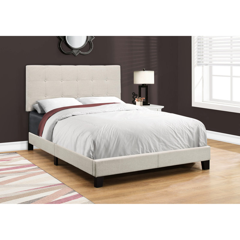 Lit double avec magnifique revêtement en lin beige et pieds revêtus de bois noir pour la chambre à coucher