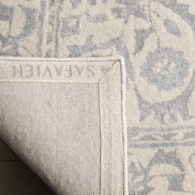 Daphne Hand Tufted Viscose/Wool Oriental Rug in Silver/Ivory, Rectangle 5' x 8'