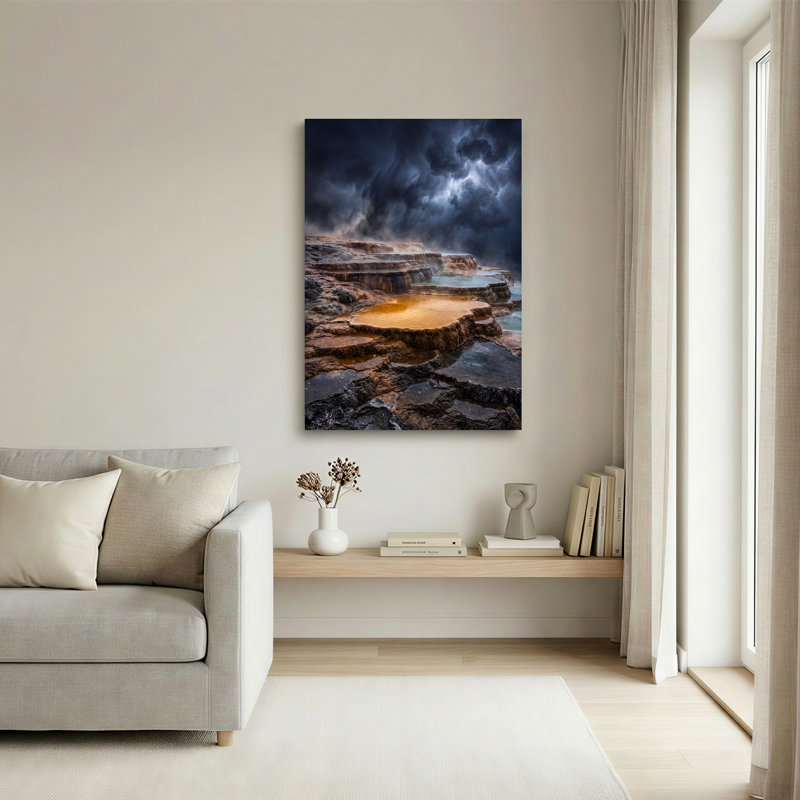 Toile orange orangée sous un ciel orageux avec éclair, 24"H x 16"W
