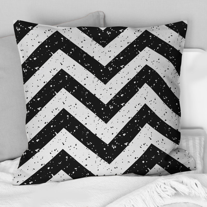 Chevron Flow I - Coussin décoratif à chevrons, Noir / blanc, H 16 po x l 16 po