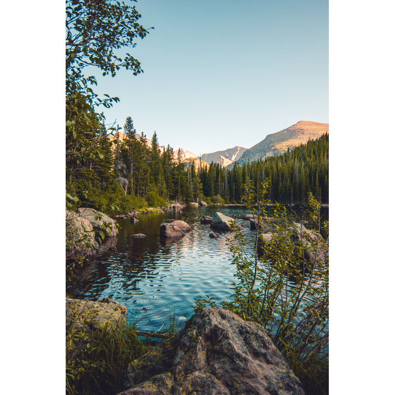 Lac dans les montagnes, H 18 po x l 12 po