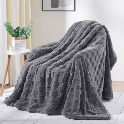 5cm checkered Sherpa blanket in grey, 50x60in