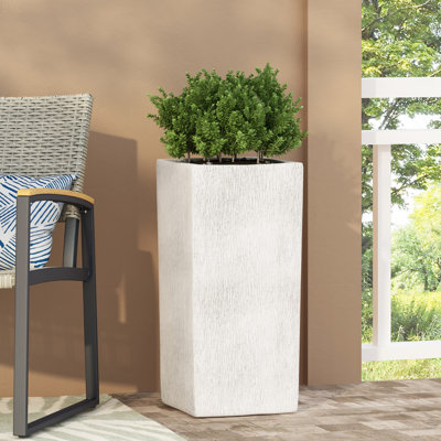 Grande jardinière carrée en forme d'urne avec surface texturée pour un décor extérieur élégant