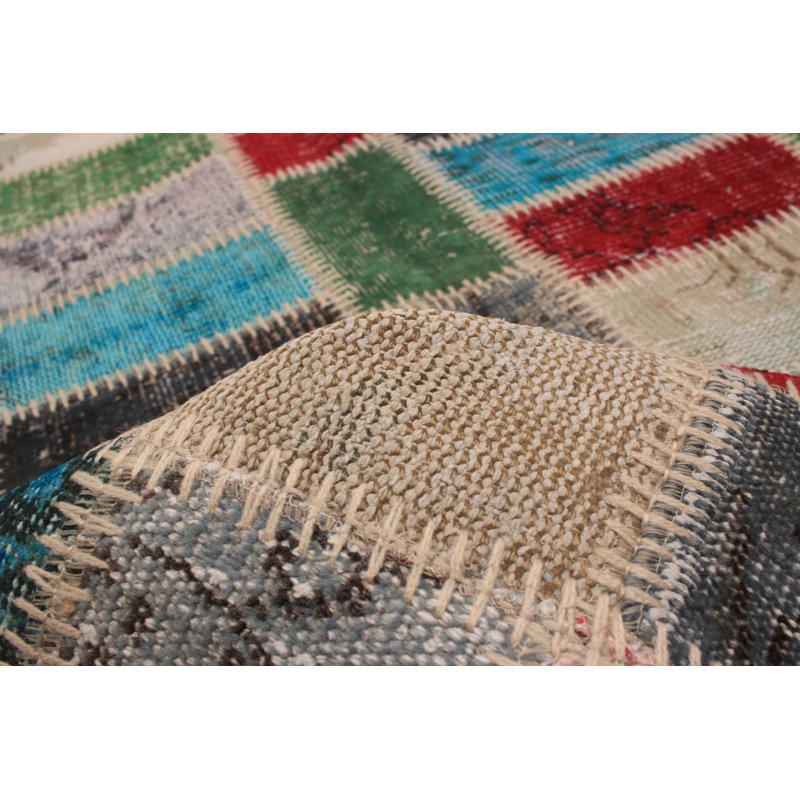Tapis unique en laine noué à la main rouge / vert / bleu 5 pi 7 po x 8 pi 7 po années 2010 Weylyn
