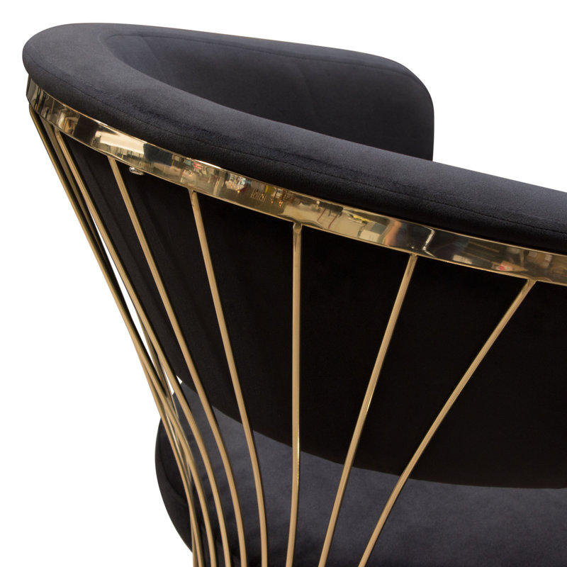 Chaise Juhasz, Noir