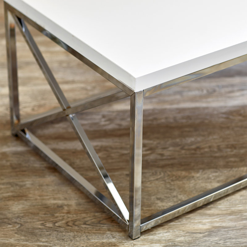 Table basse décorative rectangulaire pour salon et cocktail en chrome et métal de 44 po de longueur Jaylannie, Blanc