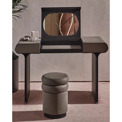 High-End Clamshell Dresser