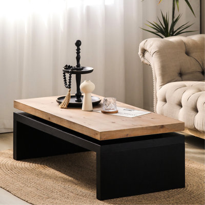 Table basse rustique en bois naturel et noir, apporte de la chaleur à votre maison à 2 niveaux pour un espace de vie organisé