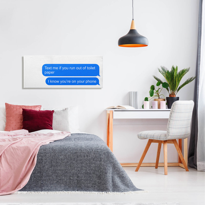 "Text Me", papier de toilette par Daphne Polselli - Art textuel sur toile tendue, H 17 po x l 40 po x P 1,5 po