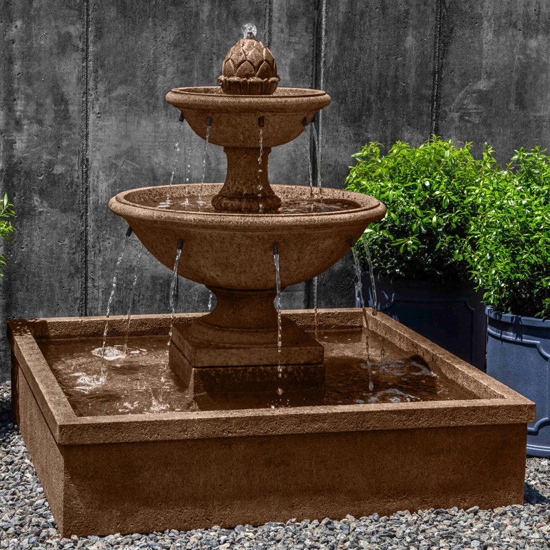 Fontaine en béton La Mirande, Pierre brune