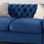 Élégant canapé-lit Chesterfield avec capitonnage à boutons profonds et accoudoirs roulés, pour les intérieurs modernes et traditionnels.-746538700