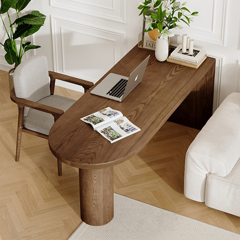 Un bureau brun en bois massif, H 29,53 po x l 70,87 po x P 23,62 po