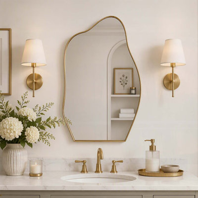 Armoire de toilette à miroir en forme de nuage irrégulier (33,5 x 22 cm) avec étagères en verre ajustables et cadre en métal doré mat, idéale pour la salle de bain et l'entrée.