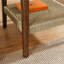 Table d'appoint Mid-Century avec tablette en rotin tissé - noyer foncé, 23 po