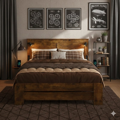 Base de lit très grand de style campagnard avec tablette de rangement pour tête de lit. Lit plateforme en bois avec lumières DEL et une station de charge. Finition brun rustique, aucun sommier nécessaire. Comprend une structure silencieuse et robuste.