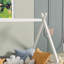 Lit simple, plancher en forme de tente, avec garde-corps, lattes-587513081