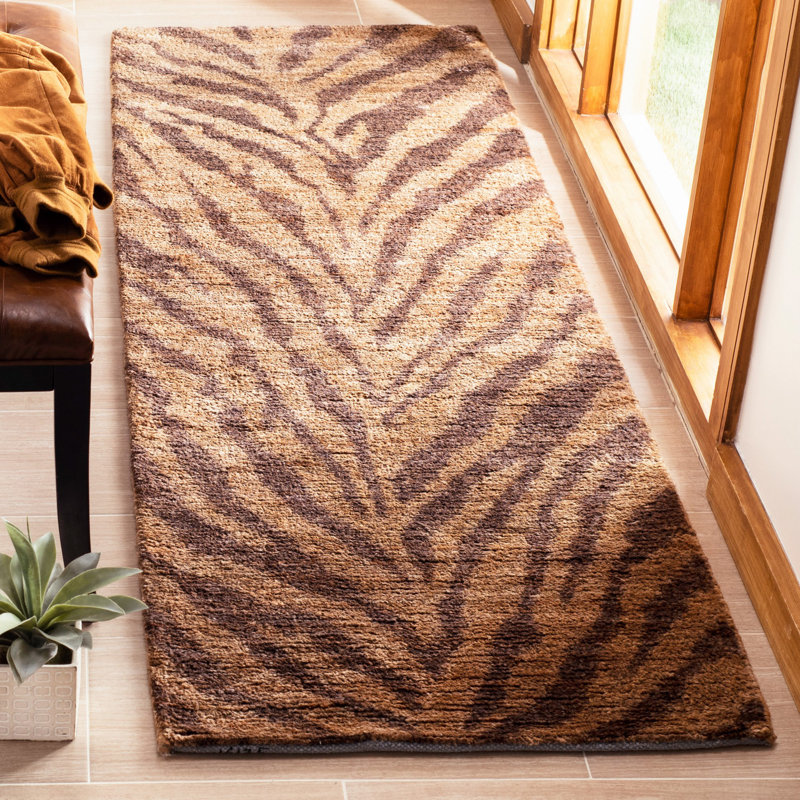Ferrera Hand-Knotted Natural/Black Area Rug, Runner 2'6" x 8'