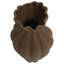Vase décoratif en grès avec des contours organiques sculptés et un bord cannelé, un accent en céramique fabriqué à la main avec une silhouette incurvée et des rainures verticales texturées pour un affichage de style contemporain-481725800