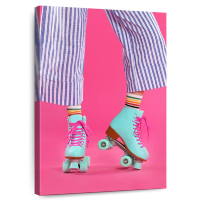Senne Roller Skater Pose