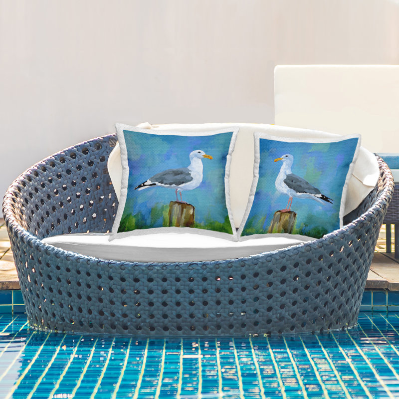 Ensemble de 2 coussins décoratifs d'extérieur Seagulls on Seaside Dock par Victoria Barnes