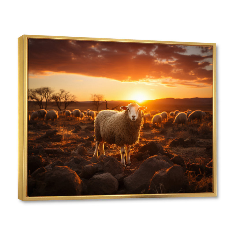 Silhouette de mouton au lever du soleil sur toile, Cadre flottant doré, H 16 po x l 32 po x P 1 po