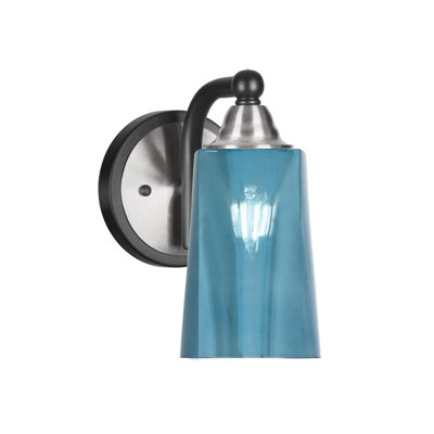 Applique murale Ahern, fini noir mat et nickel brossé, 11,4 cm (L) x 16,5 cm (H), verre dégradé bleu