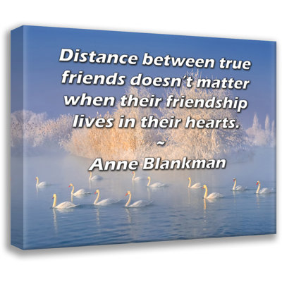 Toile tendue de la galerie ArtsyQuotes par Anne Blankman: «La distance entre les vrais amis n’importe pas lorsque leur amitié vit dans leur cœur».