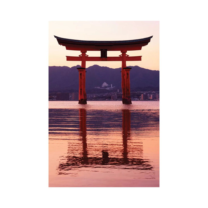 Coucher de soleil sur la porte de Torii à Miyajima II par Philippe Hugonnard - Photographie sur toile tendue