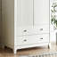 Garde-robe simple de couleur unie