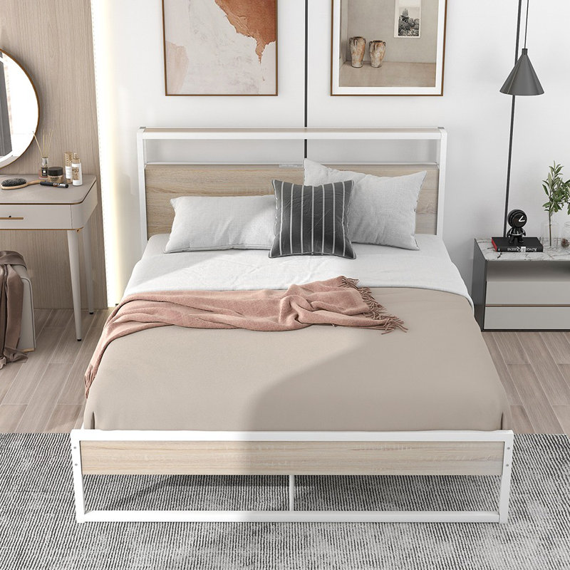 Structure de lit plateforme en métal avec prises, ports USB et support à lattes, aucun sommier nécessaire, Brun, Grand