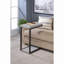 Table en ciment et en-cas