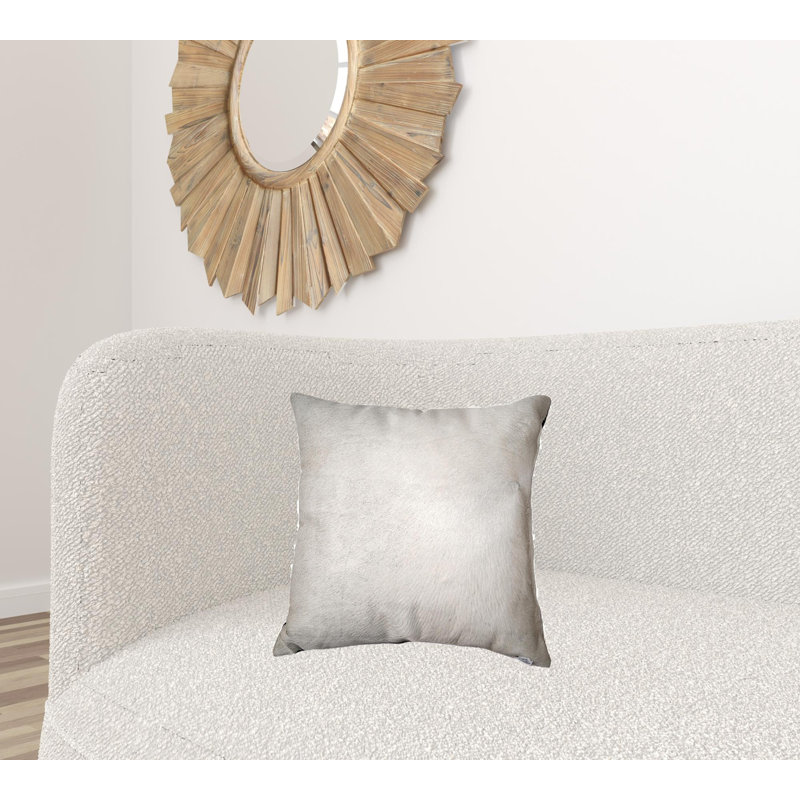 Oreiller 18 po x 18 po x 5 po en cuir de vache blanc cassé