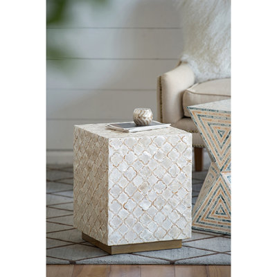 Tabouret de 14 po x 14 po x 18 po Adaire, de couleur crème, de motifs de losanges, d'une base en laiton et d'un mobilier d'intérieur polyvalent