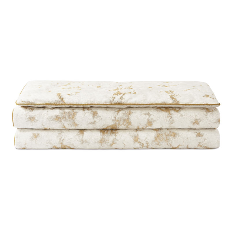 Marceau 85% Viscose, 9% Polyester, 6% Metallic Bed Runner, King