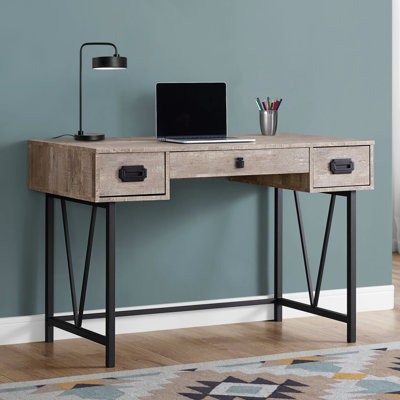 Bureau d'ordinateur à 3 tiroirs au fini brun clair avec pieds en métal Iglehart, H 30,57 po x l 47,14 po x P 23,5 po