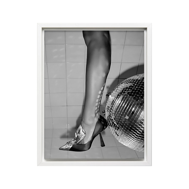 Talons et boule disco, Canvas, White Framed, 08"H x 10"W