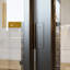 Armoire d'appoint 4 portes avec verre trempé et lumières réglables