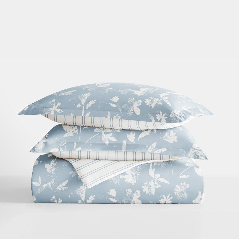 Light Blue and White Floral Pattern Reversible Queen Duvet Cover Set