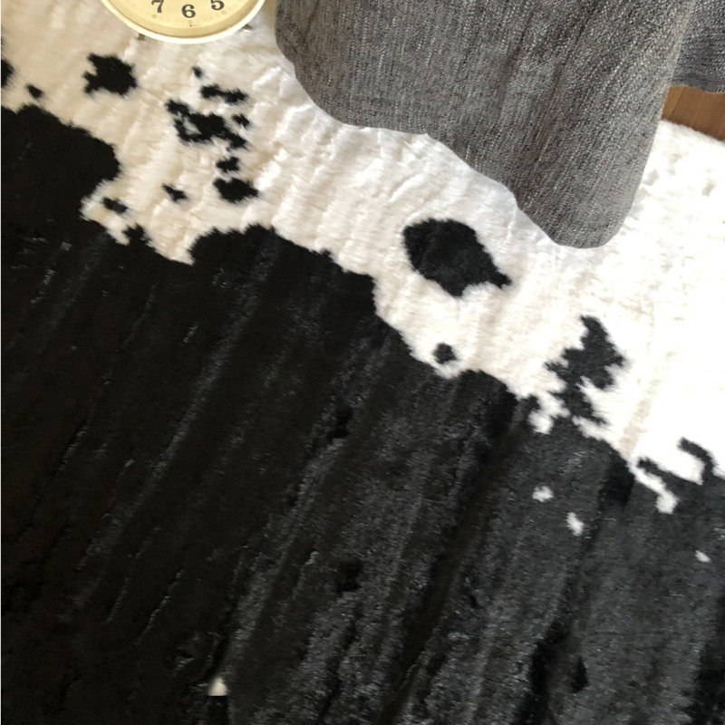 Tapis noir / blanc en acrylique tissé à la machine Novellty