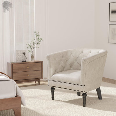 Fauteuil d'appoint demi-tonneau en similicuir, dossier capitonné avec garniture cloutée, fauteuil baquet rembourré confortable pour le salon, la chambre à coucher et le bureau personnel, blanc