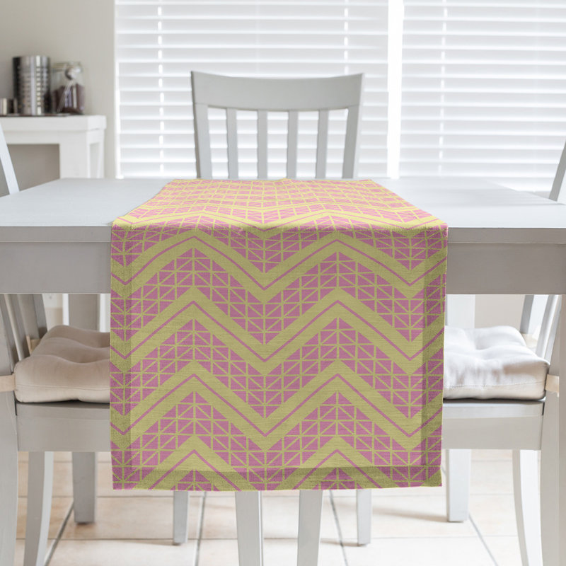 Chemin de table à chevrons à la main classic Stephenie, 16 po x 90 po, Jaune / rosé