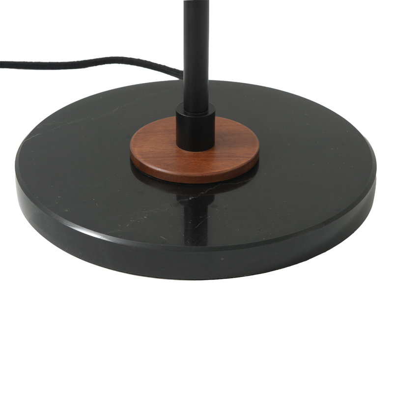 Lampe sur pied Lodi Torchiere - noir mat, abat-jour en feuille d'or martelé, noyer, base en marbre, gradateur de pied