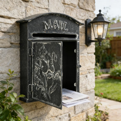 Boîte aux lettres murale rétro vintage pour l'extérieur ou l'intérieur, boîte aux lettres verrouillable en métal avec un design antique rustique, pièce décorative de maison et de jardin