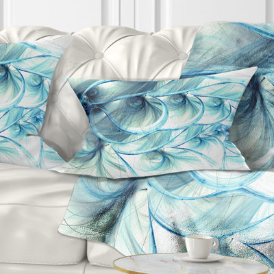 Coussin décoratif bleu clair à motif floral fractal