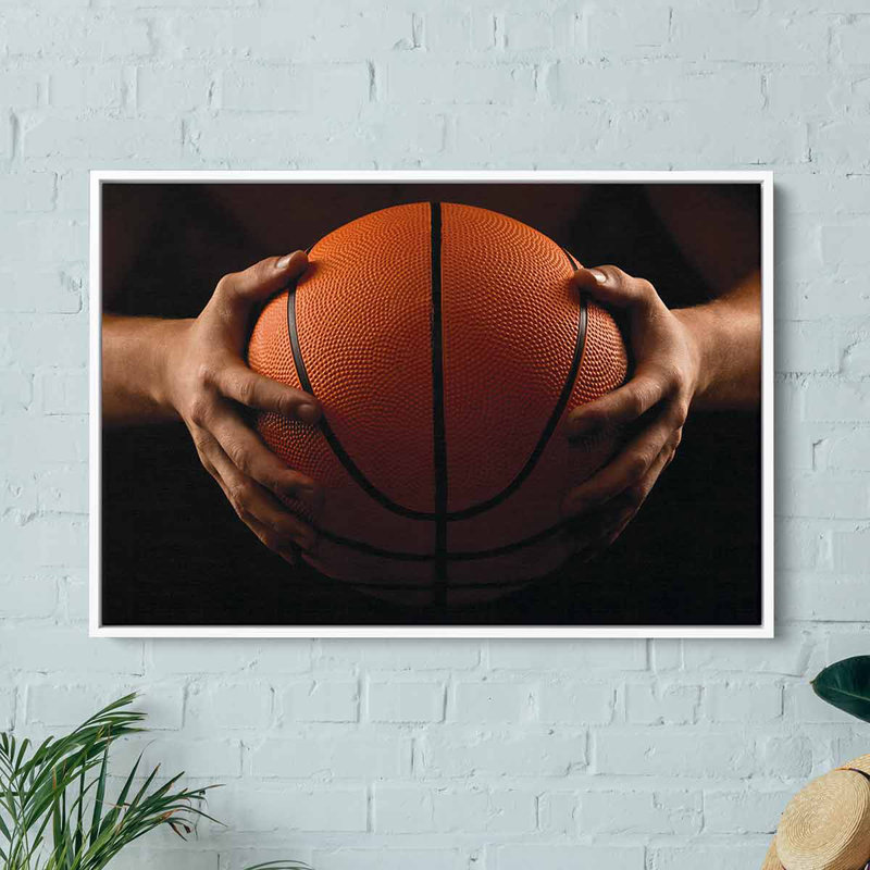 Fhionn, basketball noir sur toile, Cadre blanc, H 24 po x l 36 po