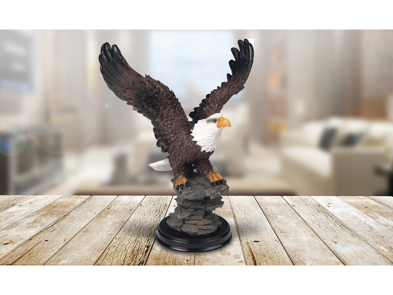 Figurine H 7 "debout sur un rocher