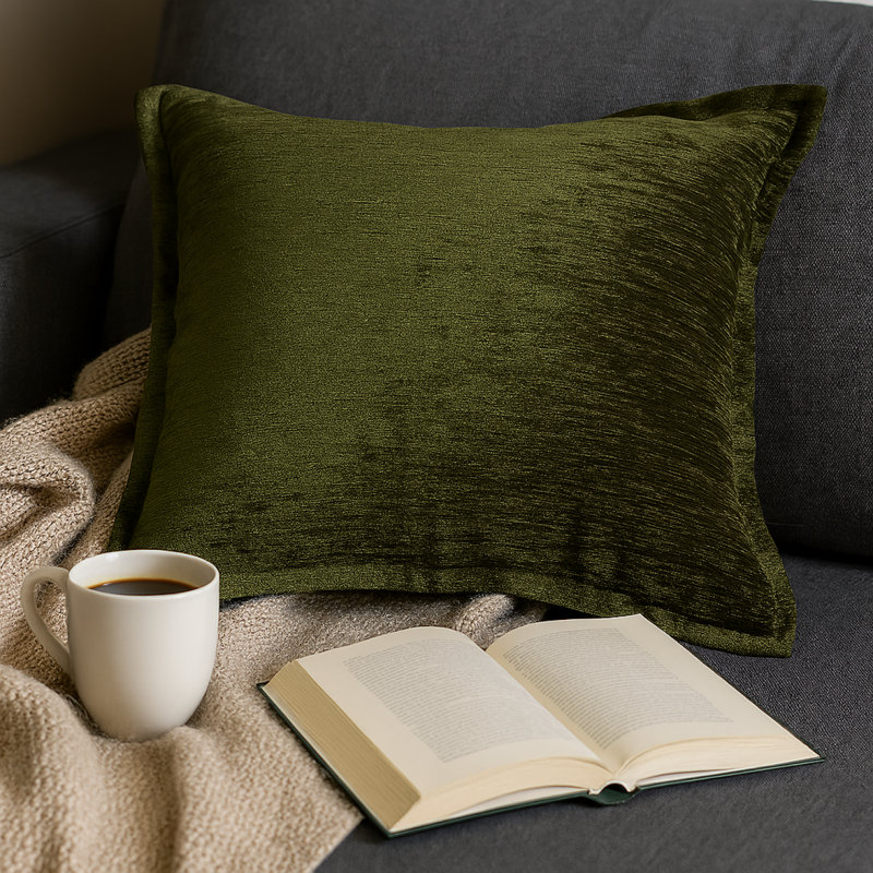 Coussin en velours Homey COSY - vert forêt foncé avec éclat luxueux et texture riche, Vert