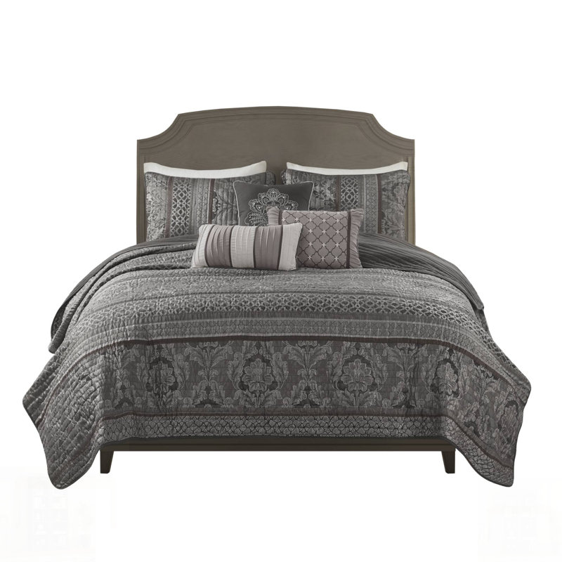 Ensemble de courtepointe luxueuse avec coussins décoratifs assortis, parfaite pour une literie élégante et confortable
