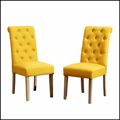 Ensemble de 2 chaises de salle à manger modernes en velours, pieds au fini doré, dossier capitonné pour une assise élégante et confortable.