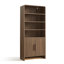 Bibliothèque moderne en grain de bois avec portes cannelées et tablettes de rangement ouvertes, brun-178761980